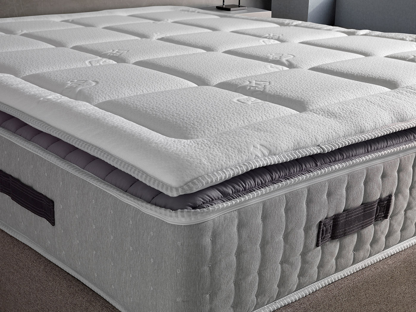 Premium detail στρώματος Queen Topper